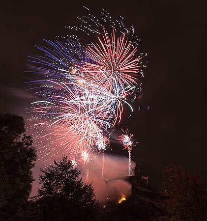 Edinburgh Castle fireworks-12